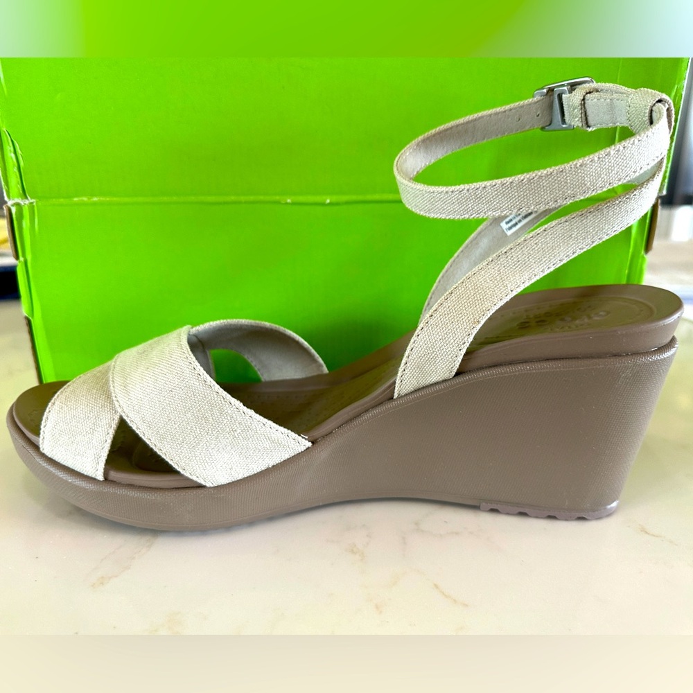 NWT Croc wedge; box included